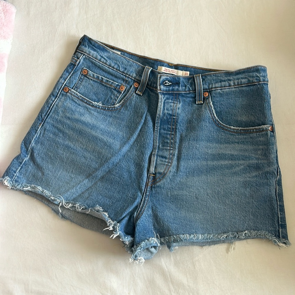 LEVI’S Ribcage shorts - Picture 1 of 4
